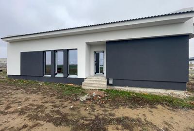 Casă individuală cu 3 camere cu Canalizare în Urseni