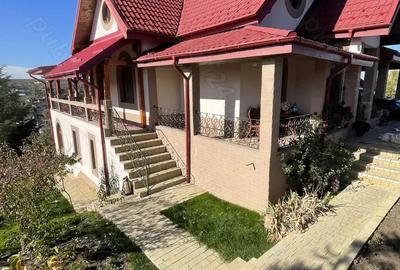 Casă cu 6 camere cu Teren 1000 Mp în Bucium - 2