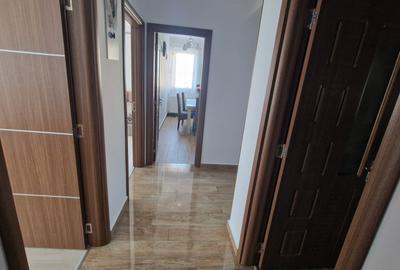 Apartament cu 3 camere decomandat în 13 Decembrie - 10