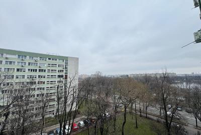 Apartament cu 3 camere semidecomandat în Titan