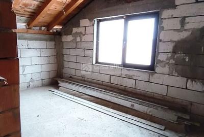 Casă cu 5 camere cu Canalizare în Central - 5