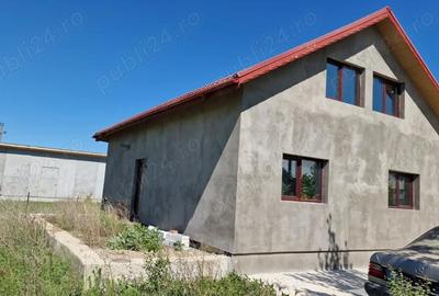 Casă cu 4 camere cu Teren 1000 Mp în Central