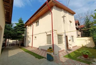 Casă cu 7 camere cu Teren 400 Mp în Gorjului - 1