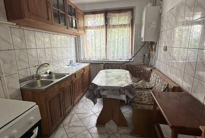 Apartament cu 3 camere decomandat în Central - 1