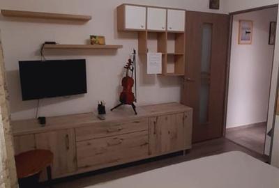 Apartament cu 2 camere decomandat în Roman