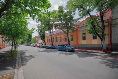 Casa la Curte, Ultracentral Oradea, 4 camere, str. M. Eminescu Nr. 22