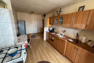 Apartament cu 3 camere decomandat în Gojeiești - 2