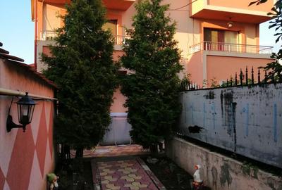 Casă cu 5 camere cu Teren 260 Mp în Central - 2