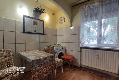 Apartament cu 3 camere semidecomandat în Central - 1