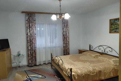 Casă cu 8 camere cu Teren 800 Mp în Central - 2