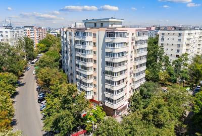 Apartament cu 2 camere semidecomandat, mobilat în Tei