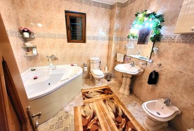 Casă individuală cu 6 camere cu Teren 310 Mp în Central - 2