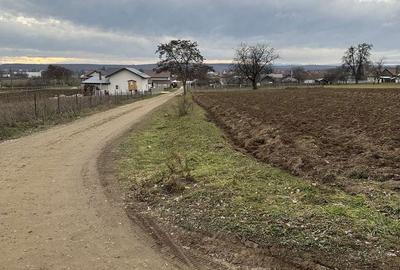 Teren de 27 mp, în Mitocu Dragomirnei - 3