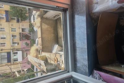 Vand apartament 2 camere plus bucatarie - 1