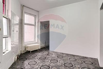 Spațiu comercial, de 70 mp, în Central - 4