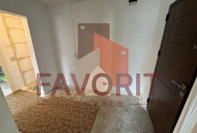 Decomandat. Model spatios. Disponibil imediat. Etaj intermediar. - 10