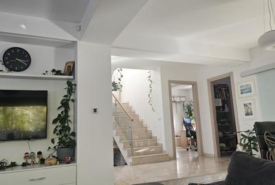 Casă individuală cu 5 camere cu Canalizare în Central - 3