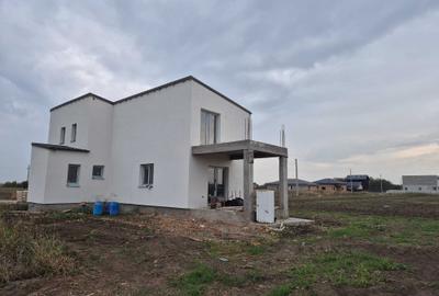Casă cu 4 camere în Dimieni - 2