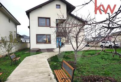 Casă cu 7 camere cu Teren 1170 Mp în Cârcea - 1