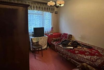 Apartament cu 3 camere semidecomandat în Giulești