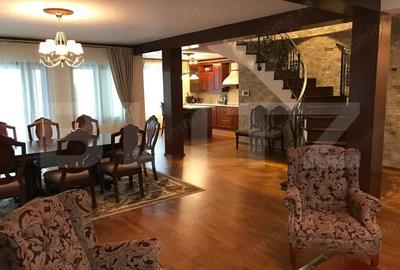 Casă cu Canalizare în Central