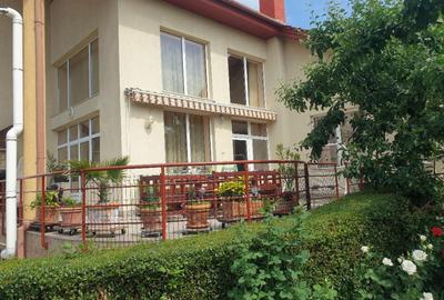 Casă cu 5 camere cu Teren 1200 Mp în Central