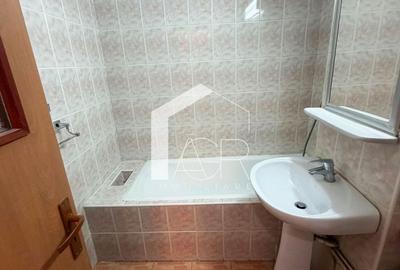 Apartament cu 3 camere decomandat în 9 Mai - 11