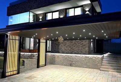 Casă cu 5 camere cu Teren 450 Mp în Ipotești - 2