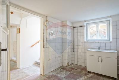 Casă cu 7 camere cu Canalizare în Centrul Civic - 31