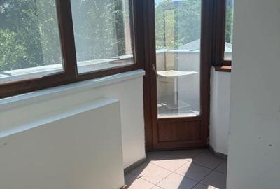 Spațiu comercial, de 90 mp, în Titan