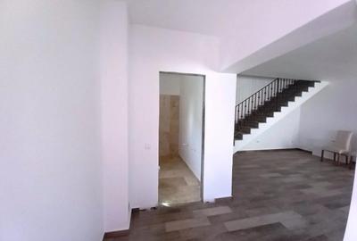 Casa 4 camere in duplex  la  Strejnic. - 28