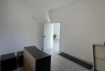 Casă cu 3 camere cu Teren 1890 Mp în Central - 4