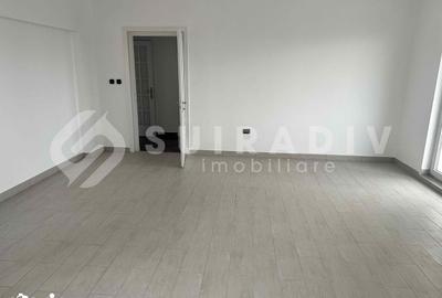 Casă cu 10 camere cu Teren 700 Mp în Central - 2