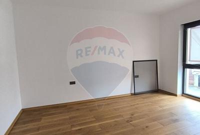 Casă cu 12 camere cu Teren 540 Mp în Mărăști - 24