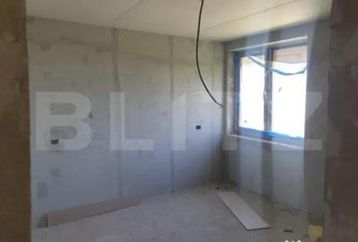 Casă cu 7 camere cu Teren 1000 Mp în Central