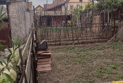 Casă cu 5 camere cu Teren 320 Mp în Central - 1