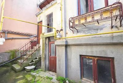 Uranus - O casa de renovat cu potential deosebit! - 2