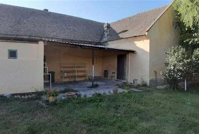 Casă cu 6 camere cu Teren 1400 Mp în Checea - 2
