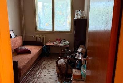 Apartartament 3 camere semidecomandat etaj 2/4 vedere Piața Miniș - 4