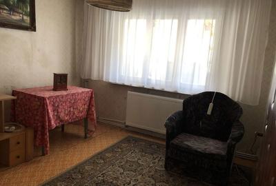 Apartament cu 3 camere decomandat în Costești - 8
