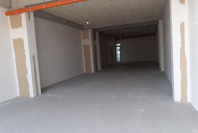 Spațiu comercial, de 144 mp, în Titan - 3