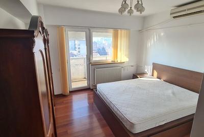 Apartament cu 3 camere semidecomandat, mobilat în Moșilor
