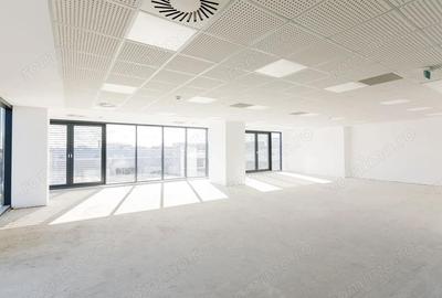 Spațiu comercial, de 2,076 mp, în Complex Studențesc - 5