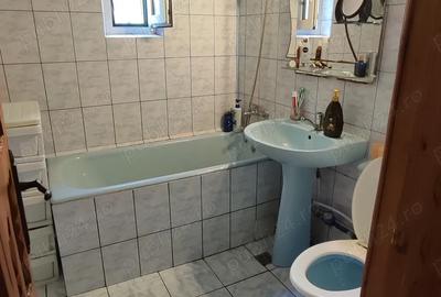 De vanzare apartament 3camere - 4