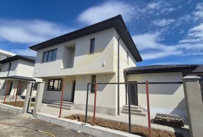 Casă individuală cu 5 camere cu Canalizare în Central - 3