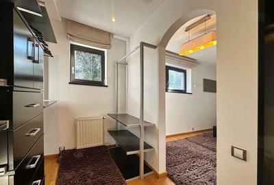 Apartament cu 3 camere decomandat, mobilat în Cetatea - 16