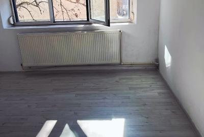 Apartament cu 3 camere nedecomandat în Micro 14 - 1