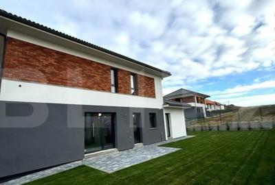 Casă cu 4 camere cu Teren 431 Mp în Someșeni - 2
