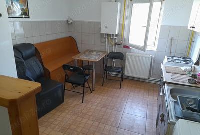 Inchiriez apartament doua camere micro 14, 1500 lei - 1