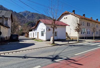 Spațiu comercial, de 120 mp, în Central - 8